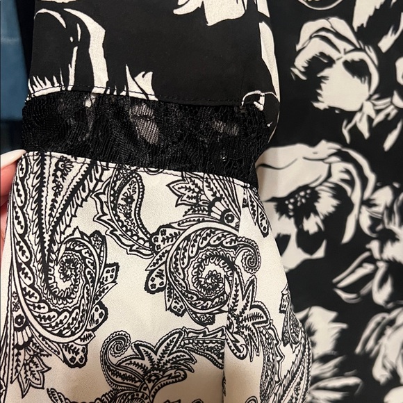 White House Black Market Black and White Floral Off-Shoulder Blouse - Picture 11 of 11